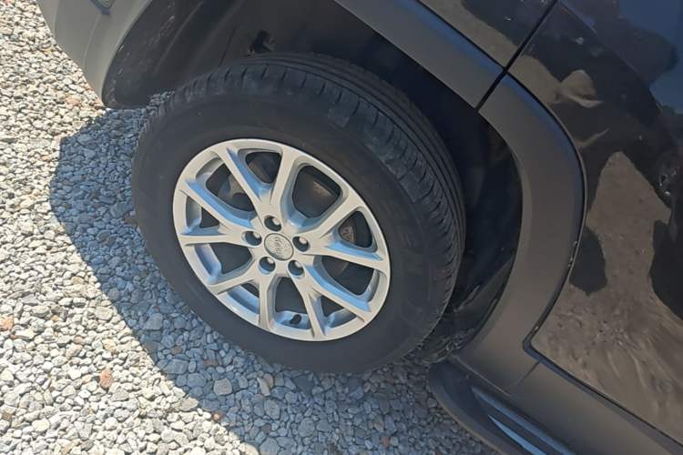 Used Jeep Cherokee 2017 2.0L Superior Edition Right Rear Wheel Hub