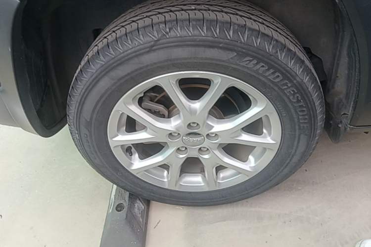 Used Jeep Cherokee 2017 2.0L Superior Edition Right Rear Wheel Hub