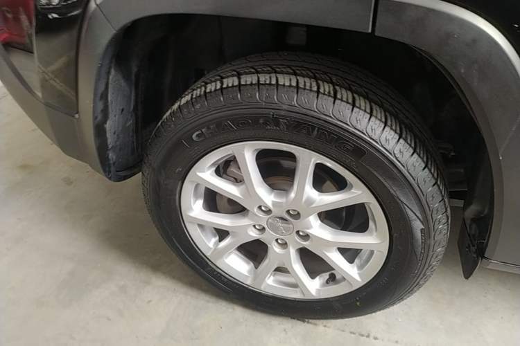 Used Jeep Cherokee 2017 2.0L Superior Edition Right Rear Wheel Hub