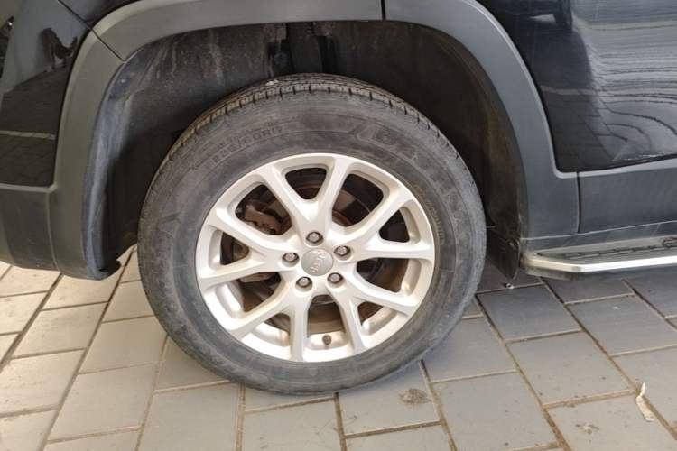 Used Jeep Cherokee 2017 2.0L Superior Edition Right Rear Wheel Hub