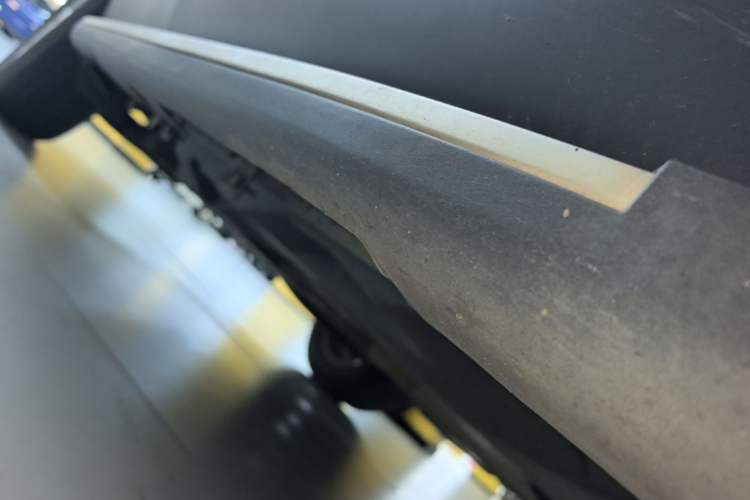 Used Jeep Cherokee 2017 2.0L Superior Edition Right Side Sill