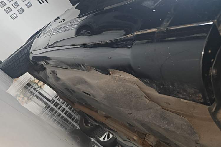Used Jeep Cherokee 2017 2.4L Professional Edition Right Side Sill