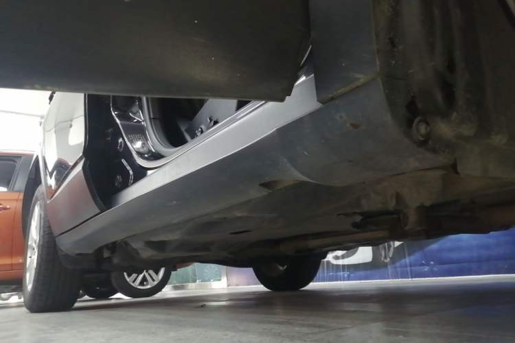 Used Jeep Cherokee 2017 2.0L Superior Edition Right Side Sill