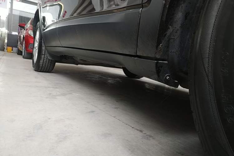 Used Jeep Cherokee 2017 2.0L Superior Edition Right Side Sill