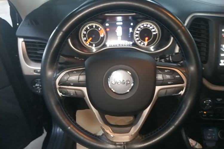 Used Jeep Cherokee 2017 2.0L Superior Edition Steering Wheel