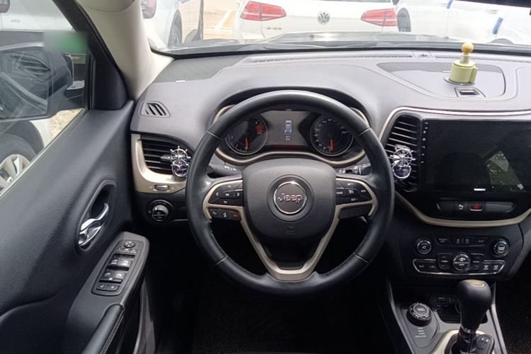 Used Jeep Cherokee 2017 2.4L Professional Edition Steering Wheel