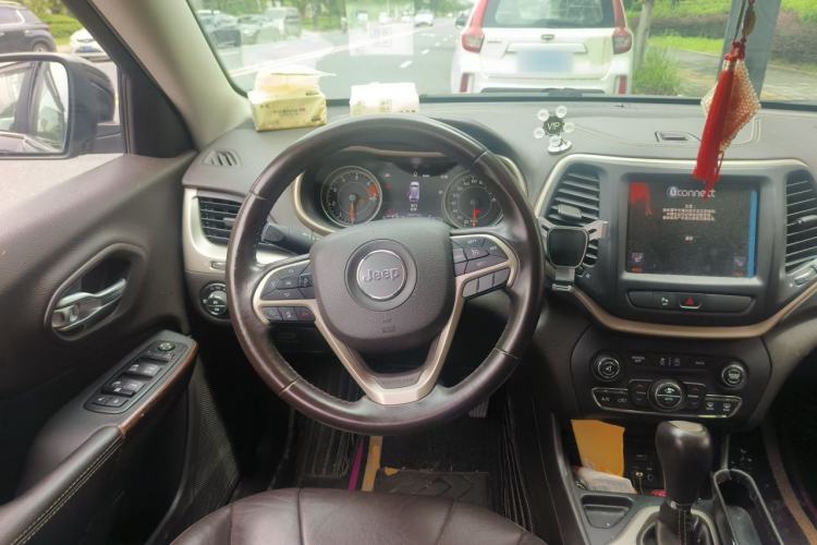 Used Jeep Cherokee 2017 2.0L Superior Edition Steering Wheel