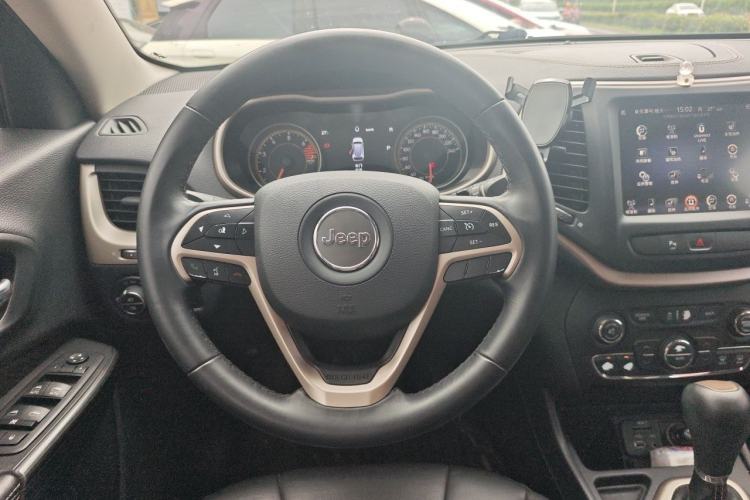 Used Jeep Cherokee 2017 2.0L Superior Edition Steering Wheel