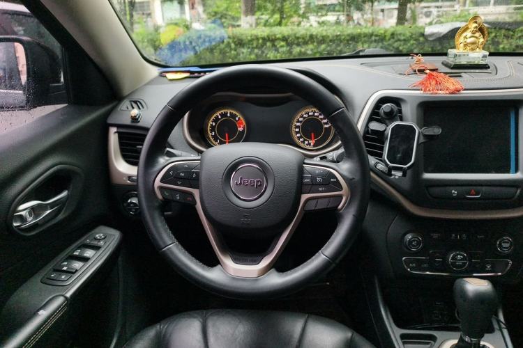 Used Jeep Cherokee 2017 2.0L Superior Edition Steering Wheel
