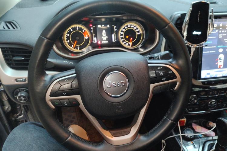 Used Jeep Cherokee 2017 2.4L Professional Edition Steering Wheel