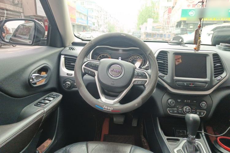 Used Jeep Cherokee 2017 2.0L Superior Edition Steering Wheel