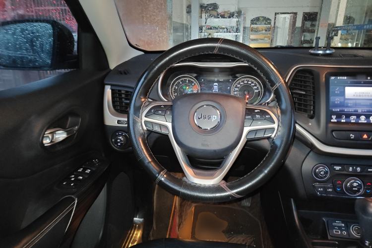 Used Jeep Cherokee 2017 2.0L Superior Edition Steering Wheel