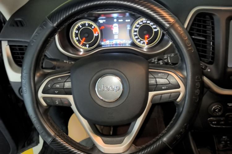 Used Jeep Cherokee 2017 2.0L Superior Edition Steering Wheel