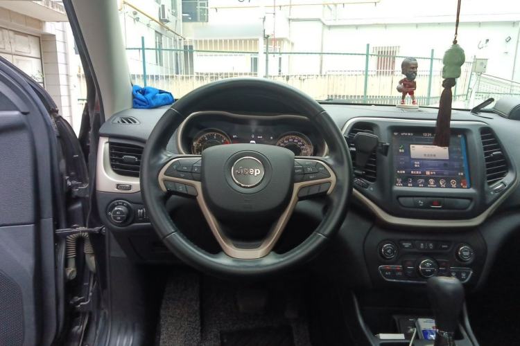 Used Jeep Cherokee 2017 2.0L Superior Edition Steering Wheel