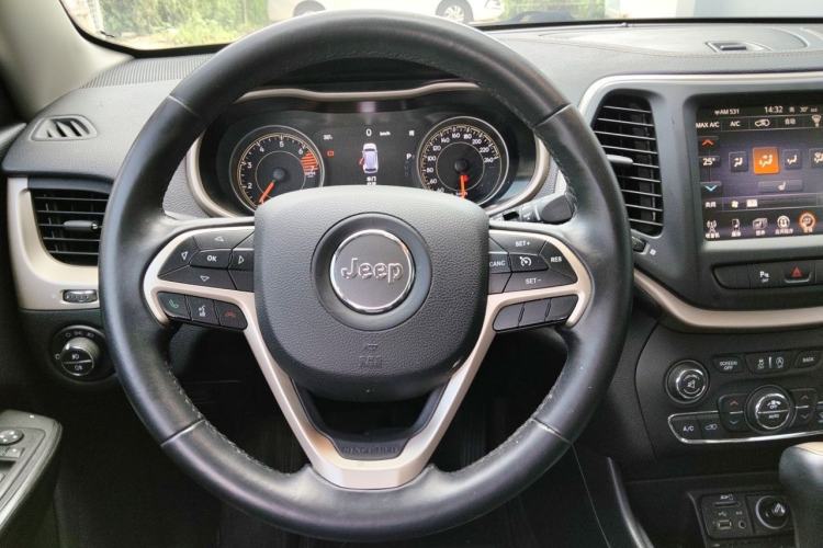 Used Jeep Cherokee 2017 2.0L Superior Edition Steering Wheel