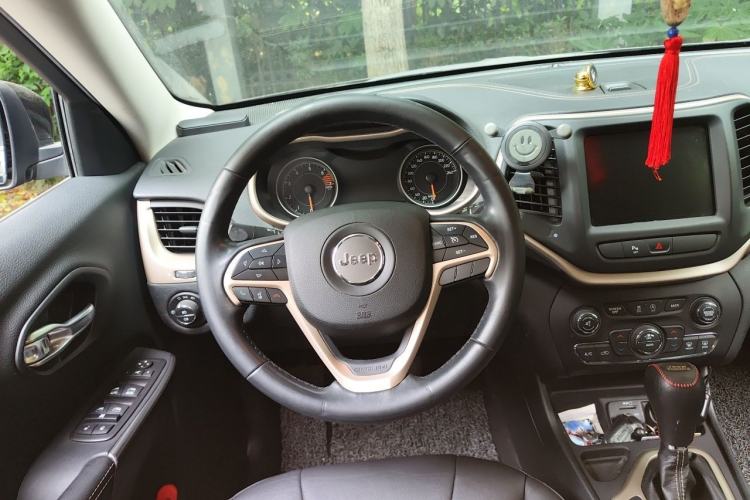 Used Jeep Cherokee 2017 2.4L Leading Smart Edition Steering Wheel