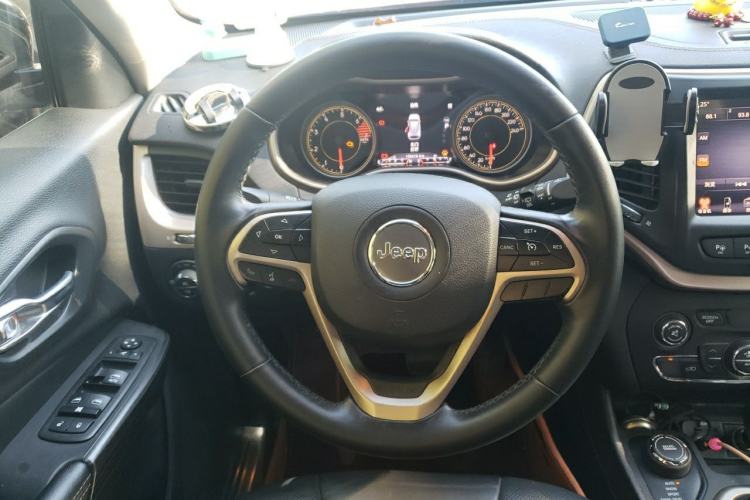 Used Jeep Cherokee 2017 2.4L Excellence Edition Steering Wheel