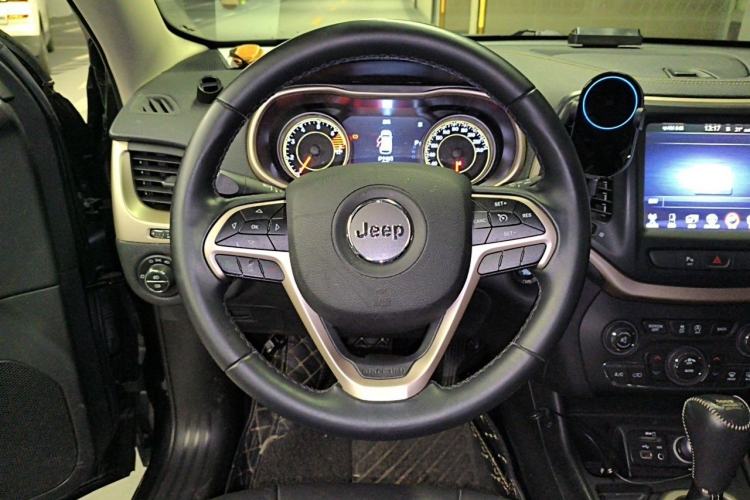 Used Jeep Cherokee 2017 2.0L Superior Edition Steering Wheel