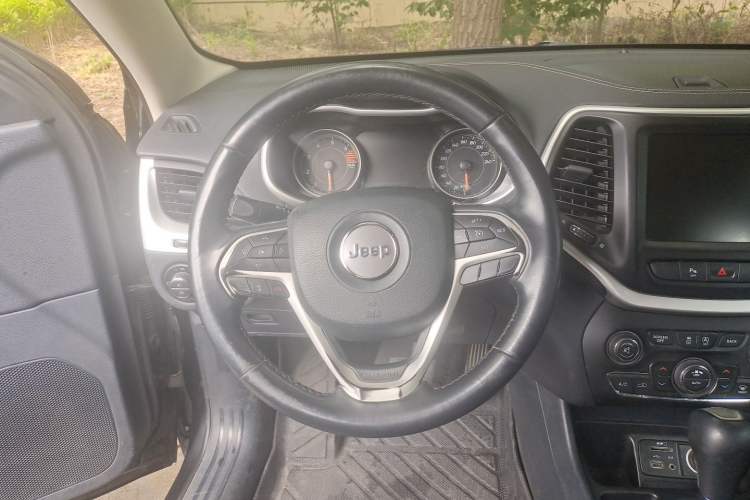 Used Jeep Cherokee 2017 2.0L Superior Edition Steering Wheel