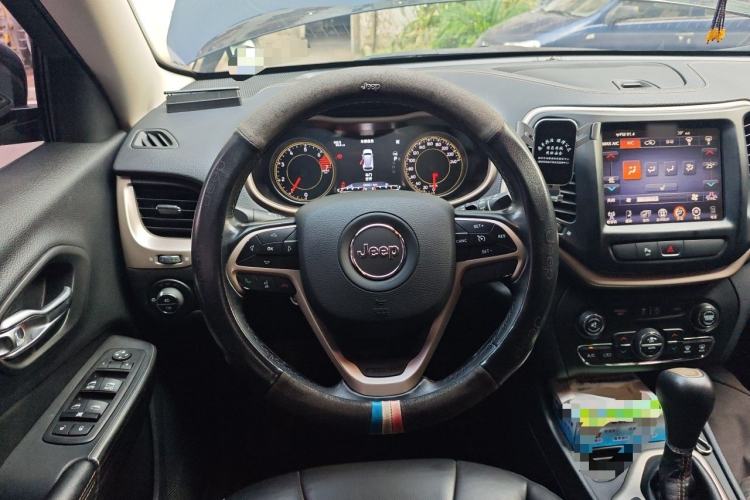 Used Jeep Cherokee 2017 2.0L Superior Edition Steering Wheel