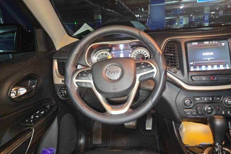 Used Jeep Cherokee 2017 2.0L Superior Edition Steering Wheel