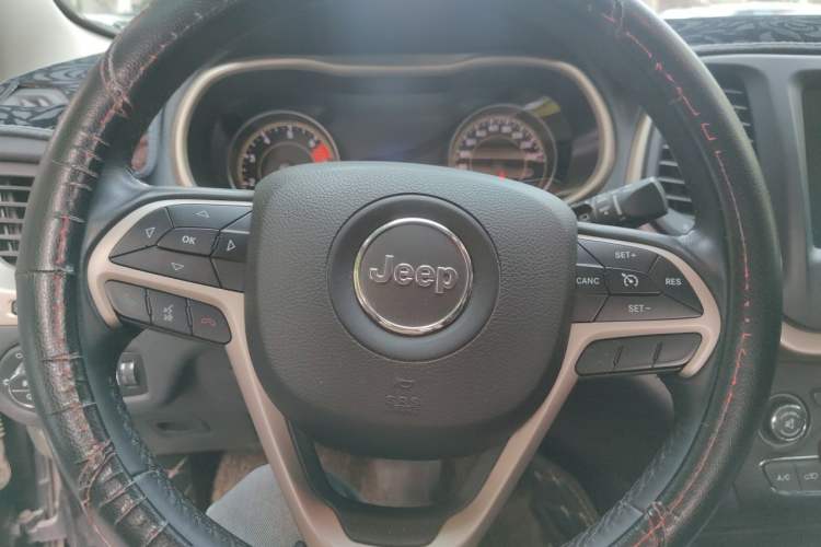 Used Jeep Cherokee 2017 2.0L Superior Edition Steering Wheel