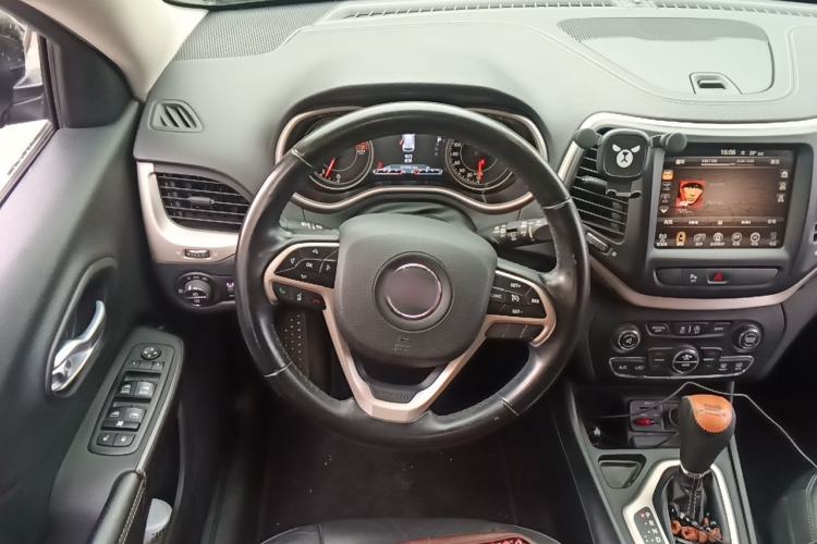 Used Jeep Cherokee 2017 2.0L Superior Edition Steering Wheel
