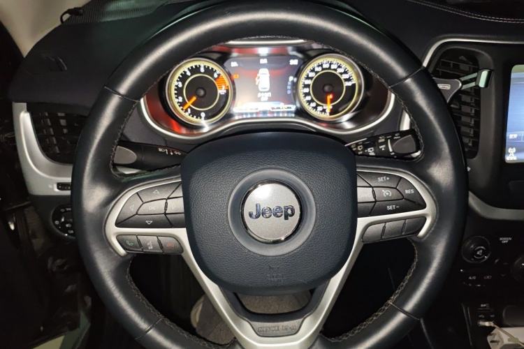 Used Jeep Cherokee 2017 2.0L Superior Edition Steering Wheel