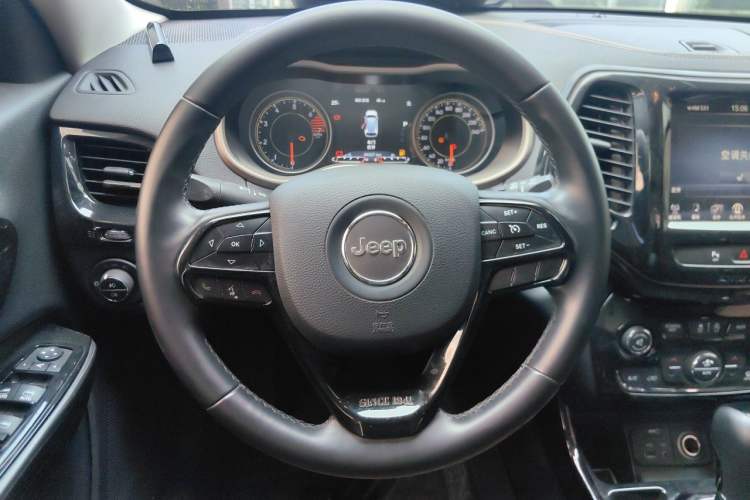 Used Jeep Cherokee 2017 2.4L Leading Smart Edition Steering Wheel