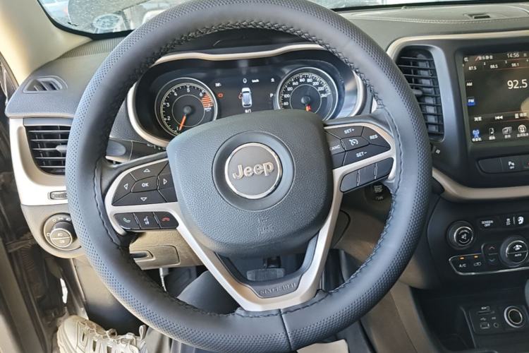 Used Jeep Cherokee 2017 2.0L Superior Edition Steering Wheel