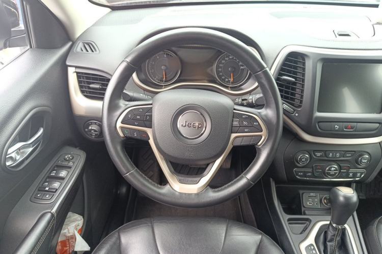 Used Jeep Cherokee 2017 2.0L Superior Edition Steering Wheel