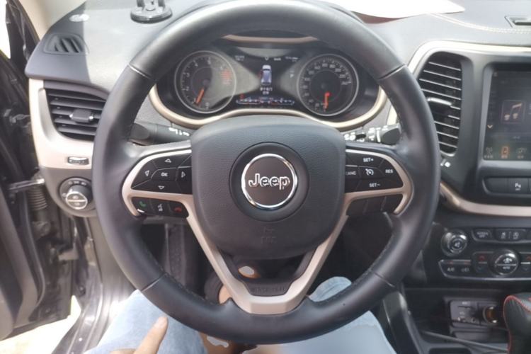 Used Jeep Cherokee 2017 2.0L Superior Edition Steering Wheel