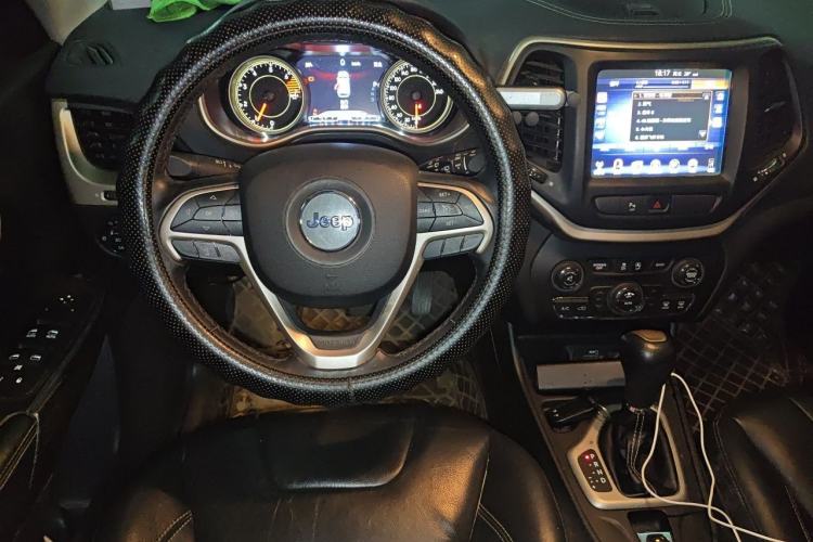 Used Jeep Cherokee 2017 2.0L Superior Edition Steering Wheel