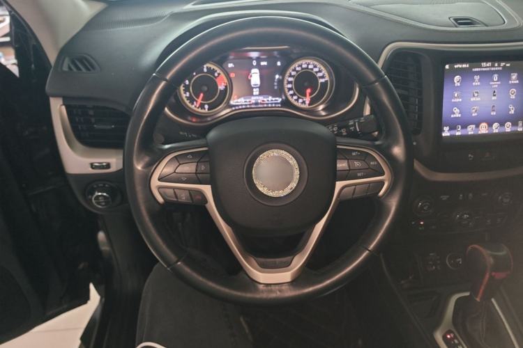 Used Jeep Cherokee 2017 2.0L Superior Edition Steering Wheel