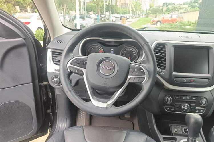 Used Jeep Cherokee 2017 2.0L Superior Edition Steering Wheel