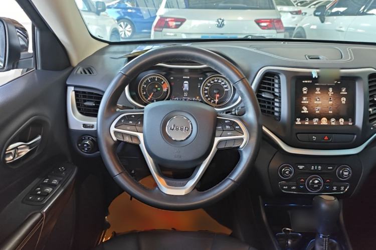 Used Jeep Cherokee 2017 2.0L Superior Edition Steering Wheel