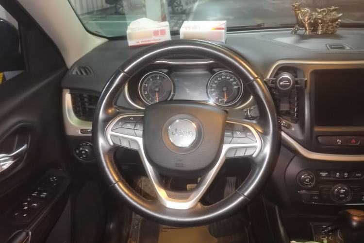 Used Jeep Cherokee 2017 2.0L Superior Edition Steering Wheel