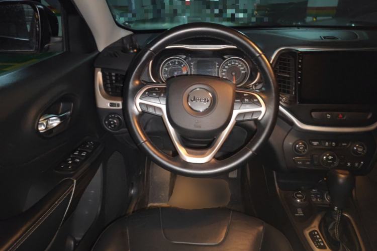 Used Jeep Cherokee 2017 2.4L Professional Edition Steering Wheel