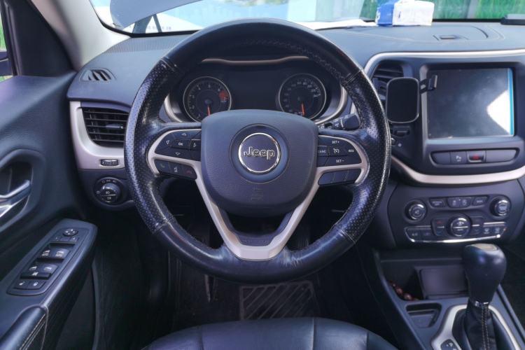 Used Jeep Cherokee 2017 2.0L Superior Edition Steering Wheel