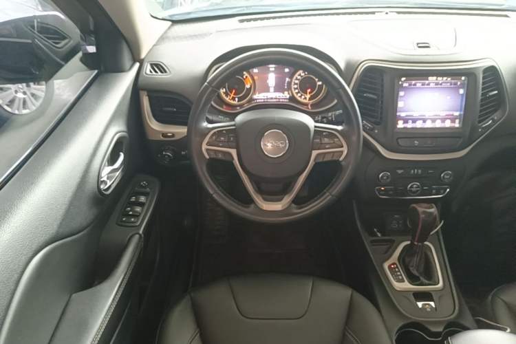 Used Jeep Cherokee 2017 2.0L Superior Edition Steering Wheel