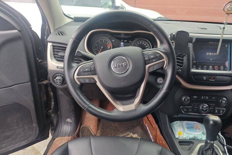 Used Jeep Cherokee 2017 2.0L Superior Edition Steering Wheel
