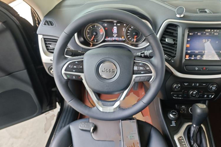 Used Jeep Cherokee 2017 2.4L Excellence Edition Steering Wheel