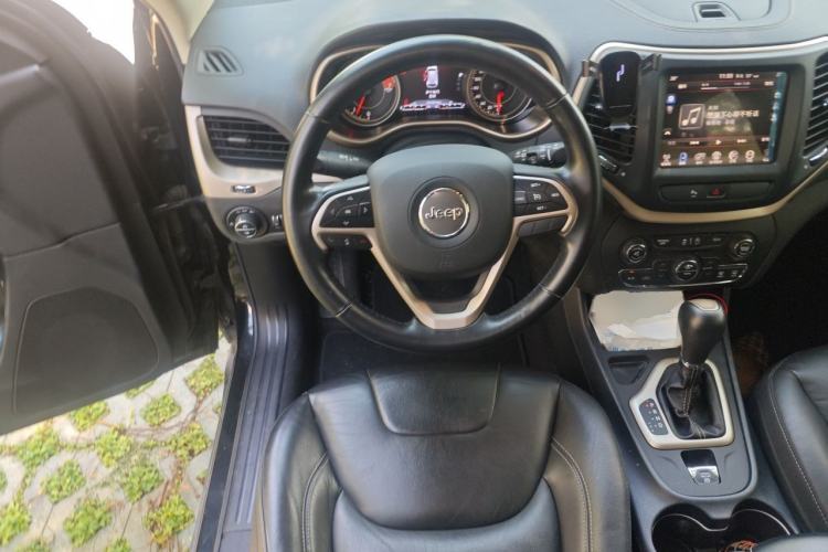 Used Jeep Cherokee 2017 2.0L Superior Edition Steering Wheel