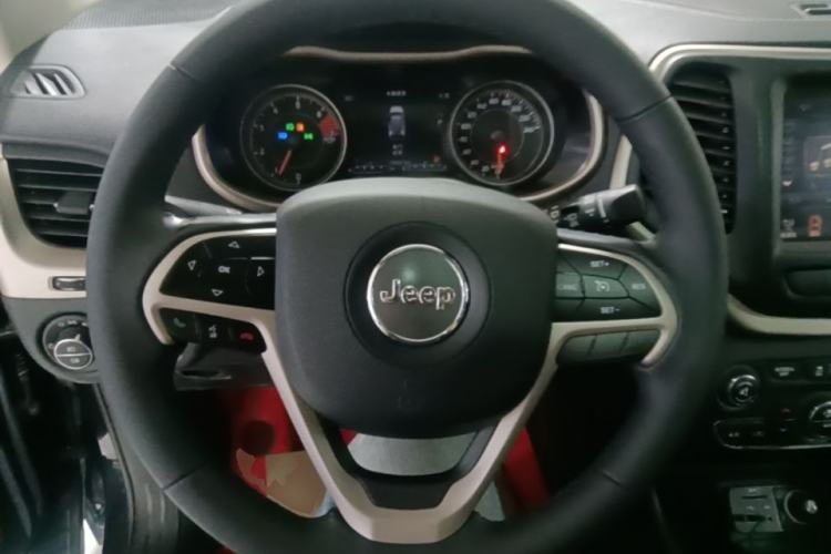 Used Jeep Cherokee 2017 2.0L Superior Edition Steering Wheel