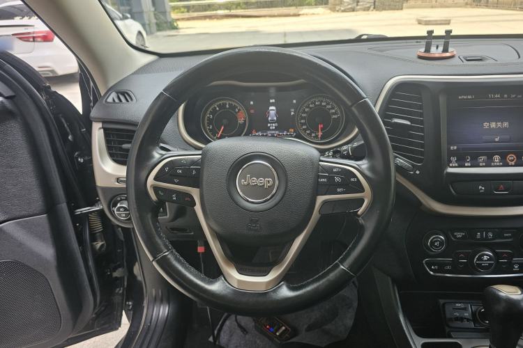 Used Jeep Cherokee 2017 2.0L Superior Edition Steering Wheel