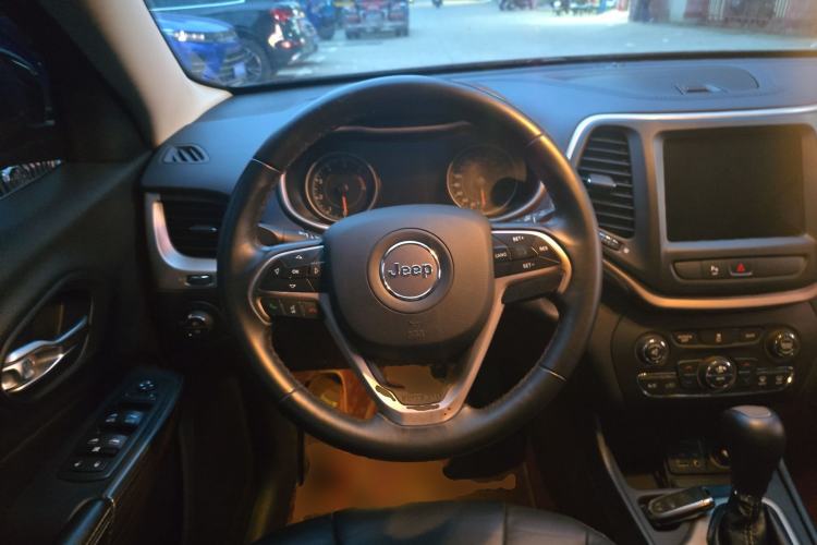 Used Jeep Cherokee 2017 2.0L Superior Edition Steering Wheel