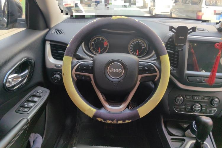 Used Jeep Cherokee 2017 2.4L Leading Smart Edition Steering Wheel