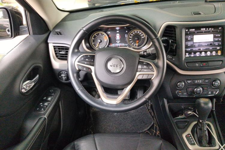 Used Jeep Cherokee 2017 2.0L Superior Edition Steering Wheel