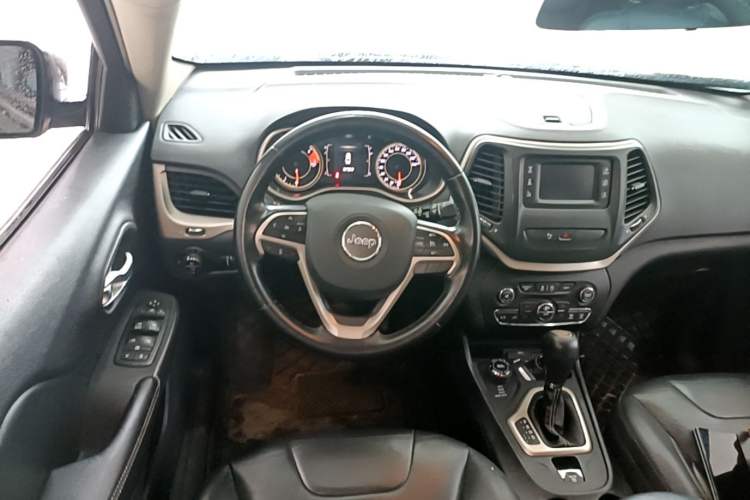 Used Jeep Cherokee 2017 2.4L Professional Edition Steering Wheel