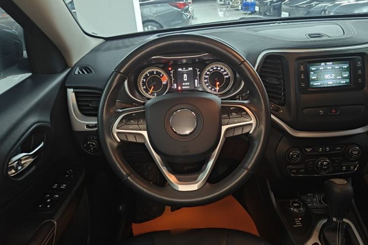 Used Jeep Cherokee 2017 2.4L Professional Edition Steering Wheel